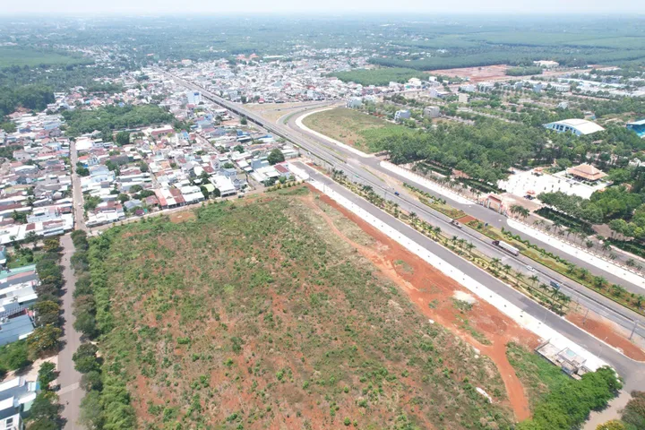 240m2 đất thổ cư, đường nhựa 17m, khu dân cư đông đúc ngã tư Dầu Giây