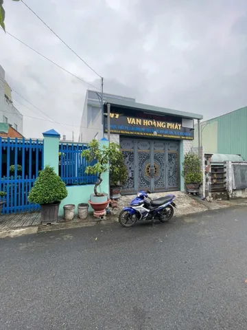 Ngay ngã tư Địa Chất có căn Nhà trệt lầu Phú Thọ cũ (phường Thủ Dầu Một-TP.HCM) nhựa oto né nhau vị trí đẹp