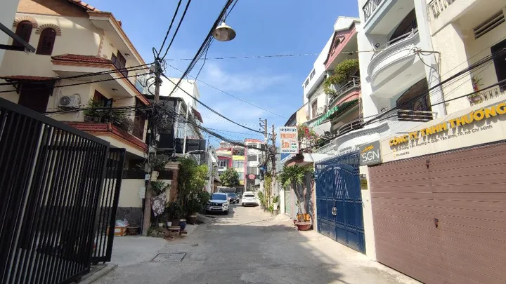 Khu Út Tịch sầm uất xây 4 Tầng, sẵn 6 PN, Nguồn thuê 23tr, xe hơi ngủ trong nhà, khu nhà phân lô, thoáng, dân trí cao