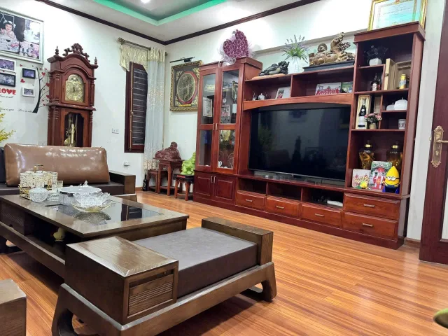 Bán nhà 4 tầng diện tích đất 76.5m cạnh vườn hoa khu 3 đại phúc. Ngay cạnh trường cơ điện và đường bình than. Phường võ cường tỉnh bắc ninh