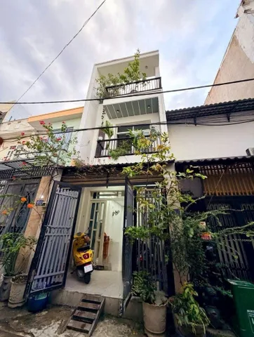 Nhà 3tầng,Bình thành-Bình Tân, ô tô tới nhà,5.1tỉ 
Kết cấu:1 trệt, 2lầu, ban công, sân thượng thoáng