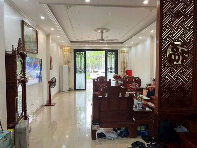 Bán nhà hud-A 4.5 tầng diện tích đất 89m nhìn vườn hoa. Căn áp góc. Làn 2 đường ngọc hân công chúa. Phường võ cường tỉnh bắc ninh