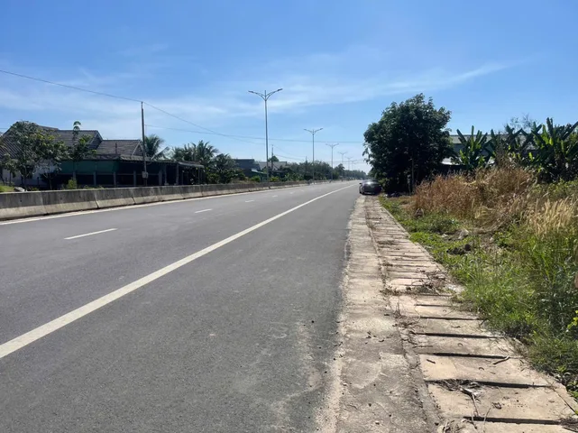 Trảng Bàng - Tây Ninh
Mặt tiền kinh doanh : ngang 5
Tổng 320m2- chỉ 1,4 tỷ  giảm 200tr bán nhanh
- khu dần cư sầm uất