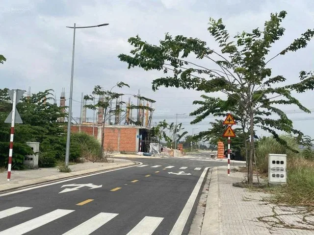 Chính chủ bán gấp lô đất 100m2 ngay mặt tiền đường 20m, giá 1,2 tỷ, sổ hông riêng sang tên công chứng ngay