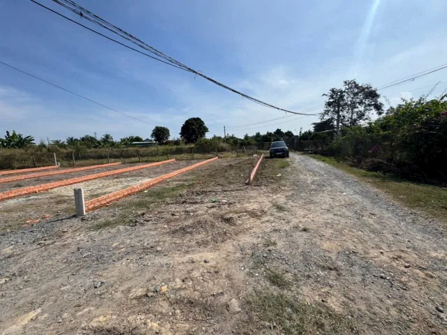 Bán lô góc 2mt đường , 150m2 full thổ , 870 Triệu gần KCN Trảng Bàng