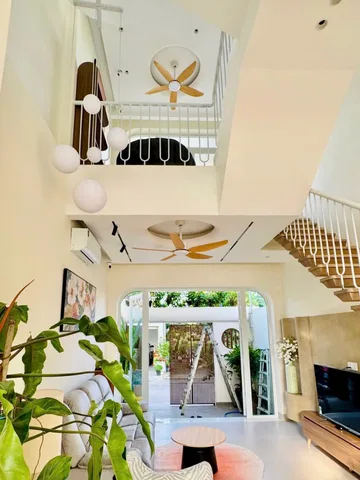 🚗 BÁN NHÀ 3 TẦNG - 51M2( 4.1*12.5), HOÀN CÔNG, 3PN, 3WC - TẶNG FULL NỘI THẤT, Ở NGAY - ĐA TIỆN ÍCH - NHÀ ĐẸP - HẺM XE HƠI - GẦN VINHOM - LONG PHƯỚC, THỦ ĐỨC.( D )