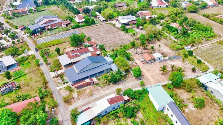 Hàng chuẩn Cần bán nhanh lô đất ngay gần Chợ Lộc Hưng 730triệu 100m2 Sổ hồng riêng