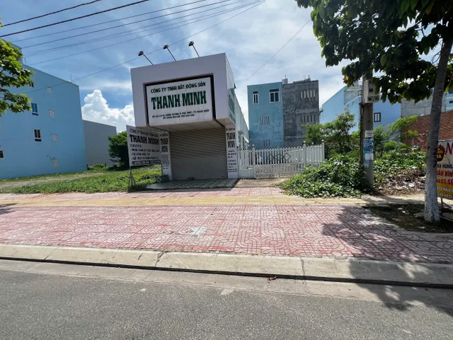 Bán 2 lô đất (1 đất+ 1 nhà) giá tốt mặt tiền kinh doanh đường Hùng Vương