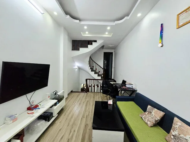 Hàng Hiếm! Lạc Long Quân,Ngõ Rộng,Kinh Doanh Nhỏ,DT:34m2 x 5 Tầng,MT:3.4m,Giá: 9.25 tỷ Tây Hồ