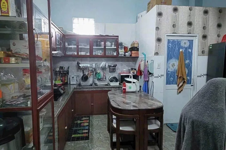 Vỡ nợ bán gấp căn nhà 1 sẹc ở đường suối lội,  DT 149m2, giá chỉ có 950 triệu, SHR.