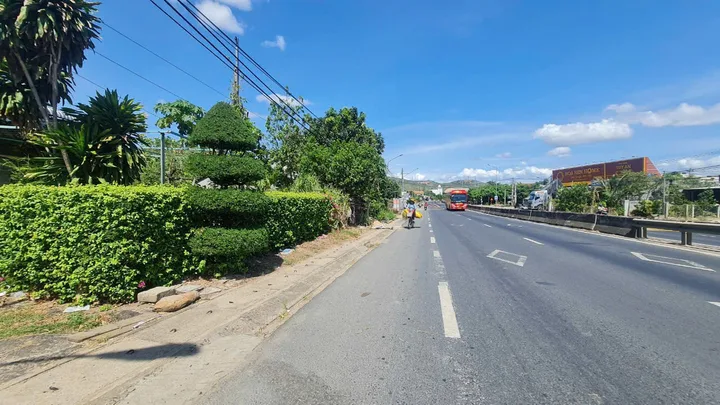 Bán nhà xưởng mới xây (thổ cư 100%) Quốc Lộ 1A thị trấn chí Thạnh 10m x 37m, 0394805368