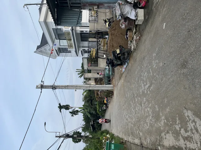 2 mặt tiền, gần chở