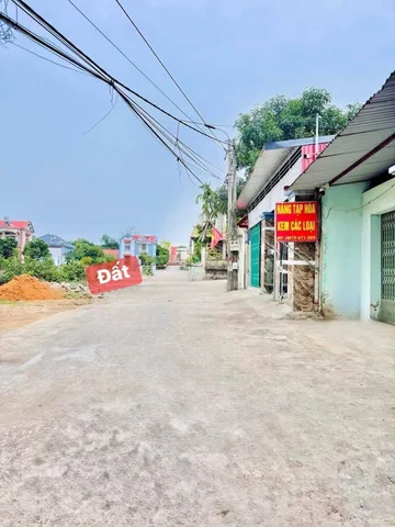🍀🍀Cần tiền bán nhanh lô đất trục chính tại tdp Quỳnh Sơn đường 2 ô tô tránh nhau có vỉa hè. 
👉Dân cư đông đúc kinh doanh buôn bán được luôn. 
👉Dt 150m2, 
👉MT 6m 
Giá rẻ hơn lô bên cạnh 200triệu.
Giá chủ:  1tỷ1xx (xx to) 
☎️0983088192✈️✈️✈️
