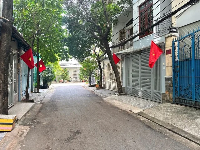 Đường 8M, Khu Phân Lô Bùi Đình Túy, Giá tốt trong Khu vực. 60M2 x 2 tầng. Chỉ 10.2 tỷ