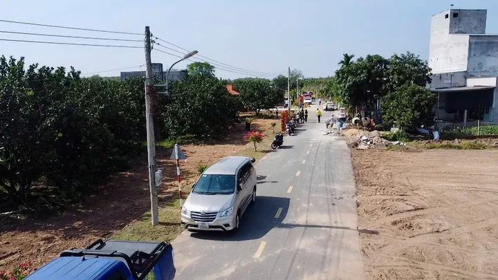 BÁN ĐẤT VƯỜN BƯỞI – TOẠ LẠC TP.HCM
🍈 Vườn bưởi đang thu hoạch, có sẵn nguồn thu
📍 Đường xe hơi tới đất, điện – nước đầy đủ.
🏡 Khu dân cư hiện hữu, tiện ích xung quanh đầy đủ.
🏭 Gần KCN – nhu cầu ở và thuê cao.
📈 Phù hợp đầu tư giữ tiền, làm vườn hoặc