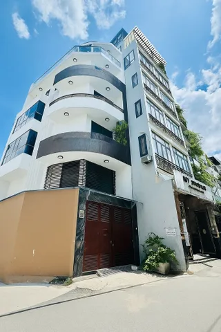 Nhà đẹp 5 tầng có thang máy , căn góc mặt tiền Phan Tây Hồ , khu Phan Xích Long