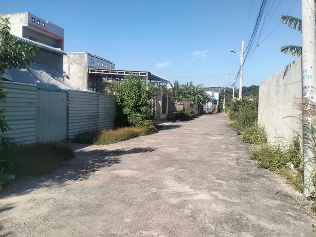 Bán đất 166m² có sẵn 100m² thổ cư ngang 6m giá 2.45 tỷ tại Xã Long Hải