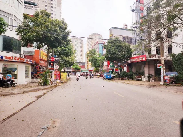 BÁN NHÀ LK KHU ĐẤU GIÁ YÊN XÁ. 250M2 - 5 TẦNG. THANG MÁY.