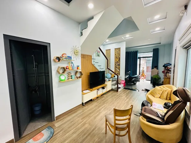 🚗 BÁN NHÀ 3 TẦNG - 73M2(5*15), HOÀN CÔNG - 3PN,WC - KHÔNG QH - VỪA Ở VỪA KINH DOANH -  LÔ GÓC - HẺM XE HƠI THÔNG - NGAY HOÀNG DIỆU 2  - LINH TRUNG, THỦ ĐỨC.(D)