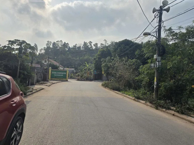 Bán đất trục chính đường nguyễn văn bảng vân trại vân dương. Sẵn nhà xưởng đẹp. Diện tích 149m mặt tiền 5.1m hướng tây bắc. Phường nam sơn tỉnh bắc ninh
