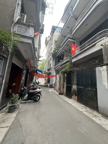 BÁN NHÀ ĐƯỜNG LÊ THANH NGHỊ. 70M2 - 4 TẦNG. GARA Ô TÔ.
