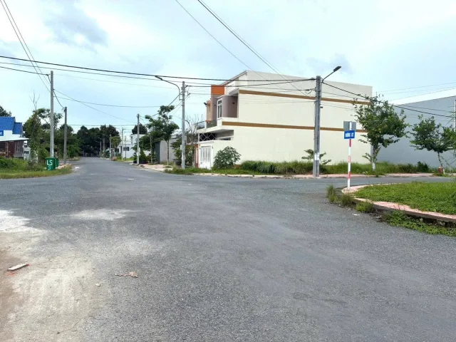 Bán đất 90m² full thổ cư ngang 5m giá 1.38 tỷ tại Đường D2 Phường Long Châu