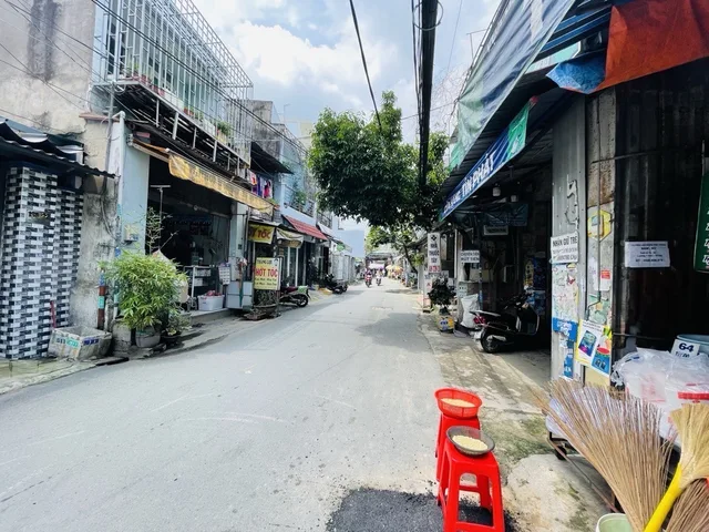 Bán nhà 2 Tầng, Hẻm ôtô Thông, DT: 86m² full thổ cư ngang 4,3m giá 7.7 tỷ tại Phường Bình Hưng Hòa