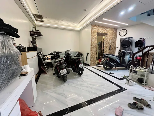 BÁN NHÀ ĐƯỜNG YÊN XÁ. 40M2 - 6 TẦNG. THANG MÁY. NỘI THẤT CAO CẤP.