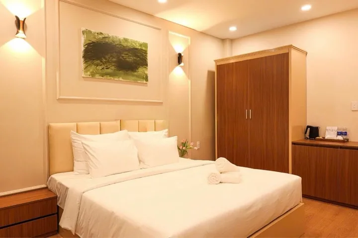 Bán khách sạn 5 Tầng HXH Lý tự Trọng Quận 1