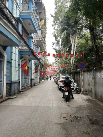 BÁN NHÀ ĐƯỜNG LÁNG. NGÃ TƯ SỞ. 50M2 - 6 TẦNG. THANG MÁY.