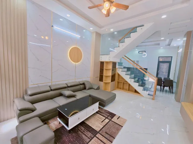 🚗 BÁN NHÀ 3 TẦNG - 51M2( 4.2*12.2), HOÀN CÔNG, TẶNG FULL NỘI THẤT, Ở NGAY - KHÔNG QH, ĐA TIỆN ÍCH - NHÀ MỚI - HẺM XE HƠI - NGAY ĐH TÀI CHÍNH MARKETING. P. LONG TRƯỜNG, THỦ ĐỨC.(D)