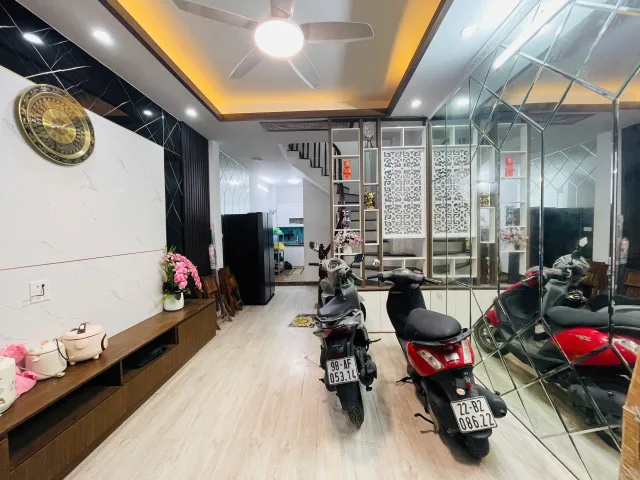 Bán nhà 5 tầng diện tích 35m2 gần chợ cổ nhuế.