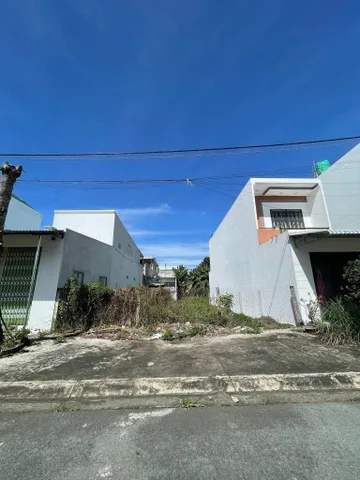 Bán gấp trước tết 100m² full thổ cư ngang 5m giá 4.5 tỷ tại vai réo Xã Phú Cát trung tân Hoà Lạc