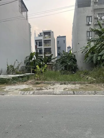 Bán gấp trước tết 100m² full thổ cư ngang 6m giá 4.65 tỷ tại Tân Xã trung tâm Hoà Lạc