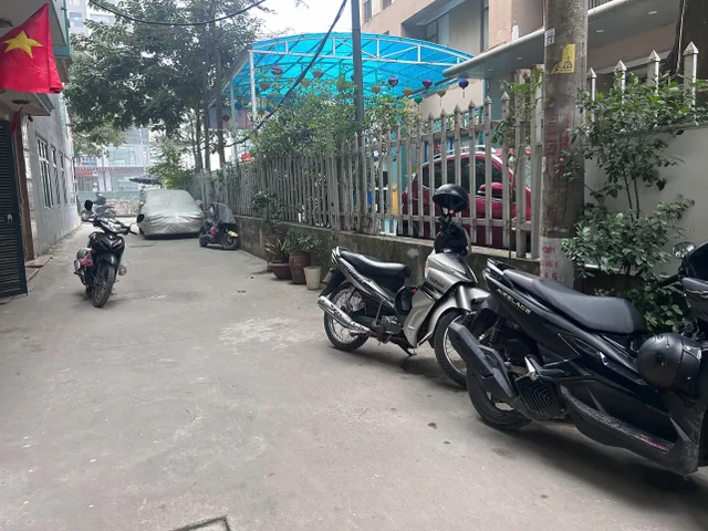 BÁN NHÀ ĐƯỜNG TRỊNH ĐÌNH CỬU. 50M2 - 6 TẦNG. Ô TÔ ĐỖ CỬA.