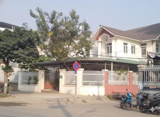 Biệt Thự Góc 2 Mặt Tiền Lò Lu, 215m²,Ngay Chợ Lò Lu. Giá 34.5 tỷ