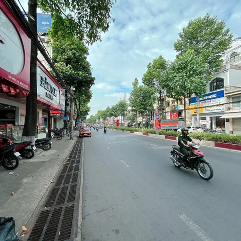 Bán nhà 42m² full thổ cư ngang 3,74m giá 5.6 tỷ tại Đường Nguyễn Ái Quốc Phường Tam Hiệp