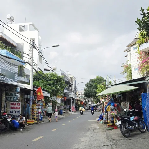BÁN NHÀ MẶT TIỀN KINH DOANH GIÁP KHU TÊN LỬA - AEON MALL, DT 5 x 26M GIÁ 5,7 TỶ (TL)