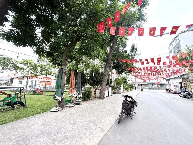 Gấp bán nhà mới 5 tầng sổ hồng riêng, hẽm xe hơi hoàng công đủ