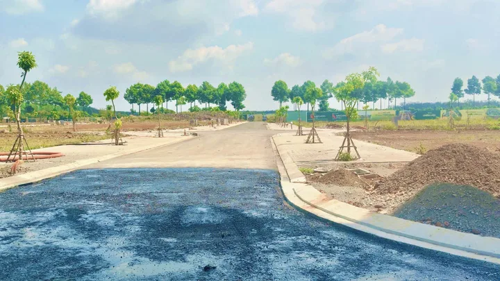 Bán đất 100m² full thổ cư, ngang 5m, đường 17m nối D12 cổng chính khu hành chính Dầu Giây