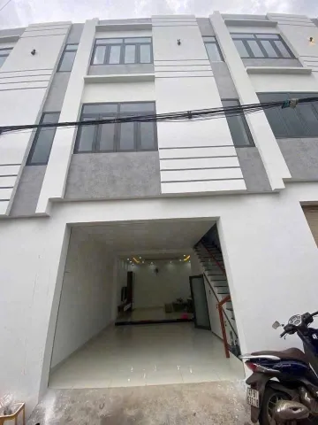 NHÀ 3 MÊ ĐẸP ĐÓN TẾT  KHÁCH Ơi 🏡👉 BÁN CĂN NHÀ MỚI 100% – RẤT ĐẸP – HẺM 404 HÙNG VƯƠNG