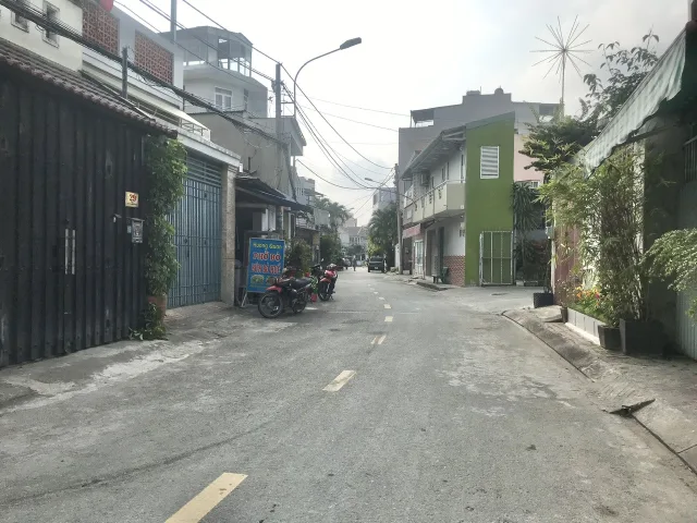 Nhà đường 385, gần Lê Văn Việt, Hẻm xe hơi thông, 1 sẹc,3 tầng 55m2