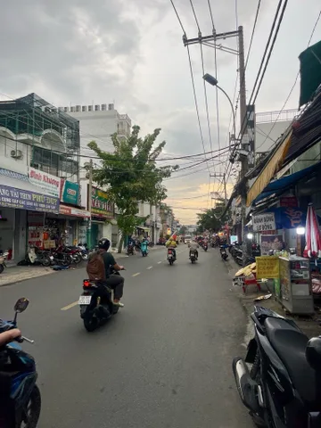 MẶT TIỀN KINH DOANH ĐOẠN ĐƯỜNG ĐÔI HỒNG LẠC, GIAO NI SƯ HUỲNH LIÊN, BÀU CÁT 65 M2 x 2 tầng. Chỉ 8 tỷ 200