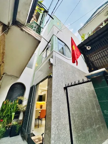 Nhà bán sổ hồng riêng, 3 tầng, tăng nội thất, gần hàng xanh