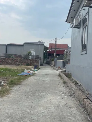Chu gửi bán lô đất đẹp tại thôn 4 mỹ đồng nay thuộc phường Lê Ích Mộc.l/h:076.231.9990 e Thúy 
Dt 60 m ngõ morning vào tận đất 
Cách đấu giá mỹ đồng chỉ 200 m 
Dân cư đông đúc thân thiện 
Giá chỉ 7xx