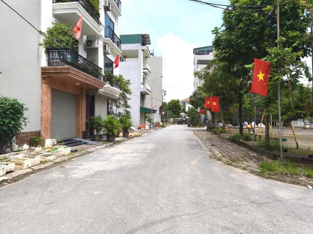 Chính chủ bán gấp trước tết 100m² full thổ cư ngang 5m giá 4.65 tỷ tại vai réo Xã Phú Cát trung tâm Hoà Lạc
