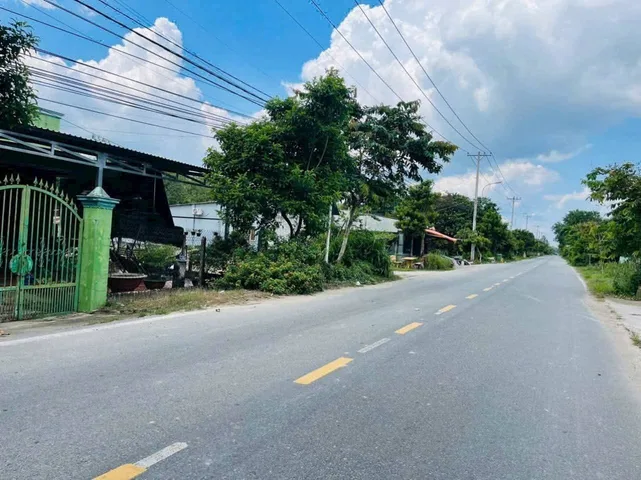 Bán đất thổ cư mặt tiền đường Trần Văn Chẩm xã Phước Vĩnh An Củ Chi TPHCM, DT: 20x35m.