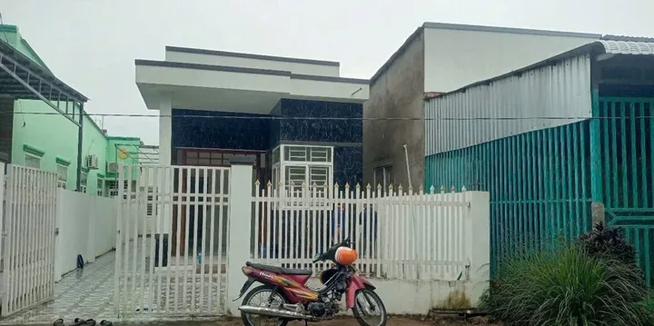 Cần Bán Căn nhà Ngay Tân Hiệp Hóc Môn 92m2 Sổ hồng riêng Sẵn 720triệu Bao phí Thuế