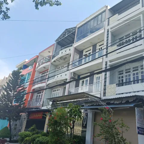 Bán nhà Mới 4m x 20m x 4 Tầng giá 10.5 tỷ tại Đường An Dương Vương Phường Bình Phú