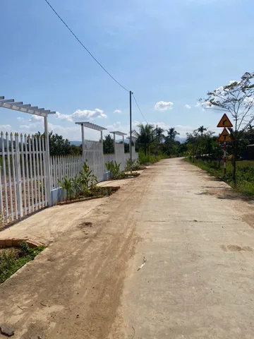 Mỹ Đức- Đạ Tẻh dt 270m2 full thổ cư cách thị trấn chỉ 7 phút đi xe cách DT725 chỉ 1.5km sầm uất giá 3xxtr